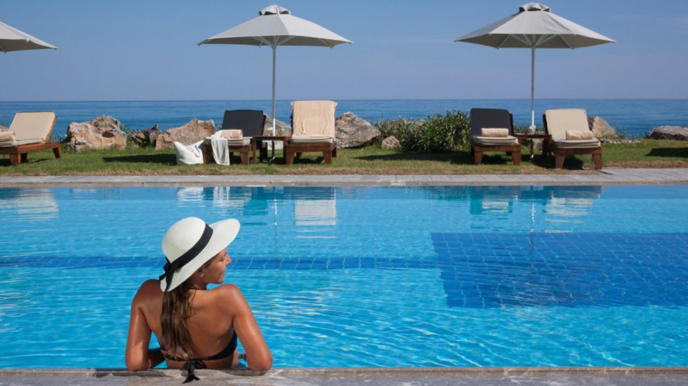 Aquila Rithymna Beach - Swimming pool in front of sea