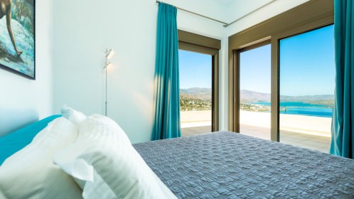  Elounda Black Pearl - Bedroom with a double bed 