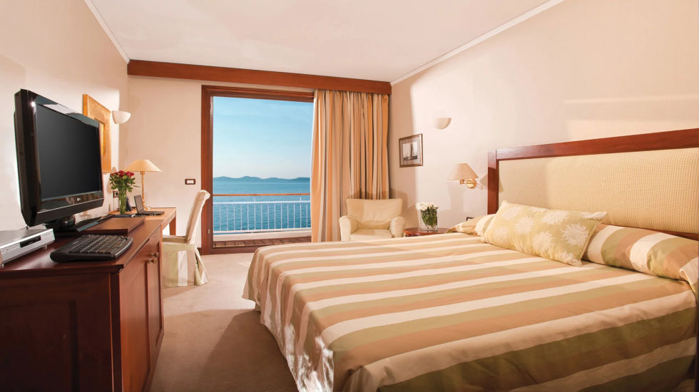Grand Resort Lagonissi - Luxury Sea View Rooms