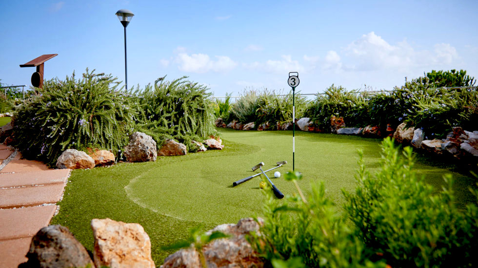 Village Heights Resort - Activities - Games - Mini golf